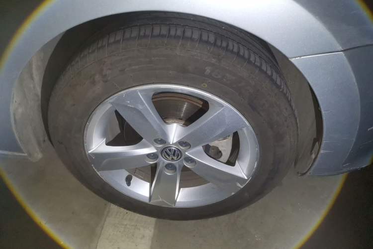 Used Volkswagen Santana 2015 1.6L Manual Comfort Edition Right Front Wheel Hub