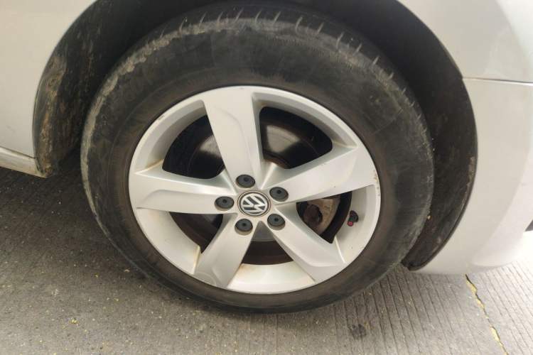 Used Volkswagen Santana 2015 1.6L Manual Comfort Edition Right Front Wheel Hub