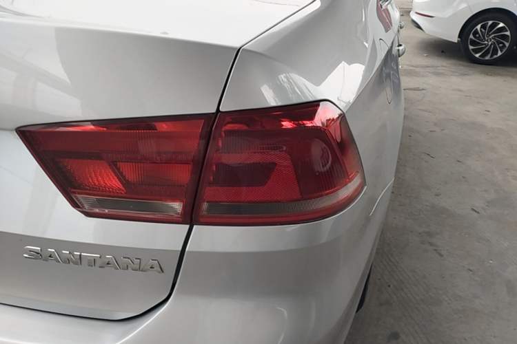 Used Volkswagen Santana 2015 1.4L Manual Comfort Edition Right Rear Taillight