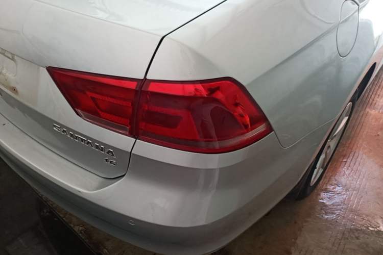 Used Volkswagen Santana 2015 1.6L Automatic Comfort Edition Right Rear Taillight