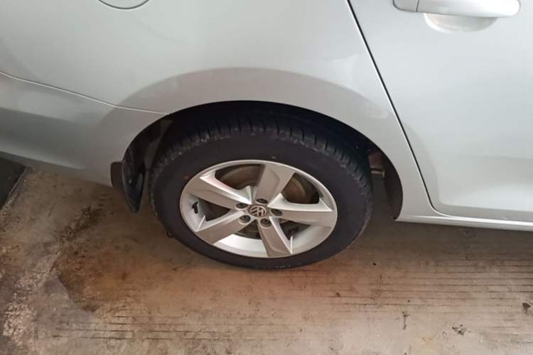 Used Volkswagen Santana 2015 1.6L Automatic Comfort Edition Right Rear Wheel Hub