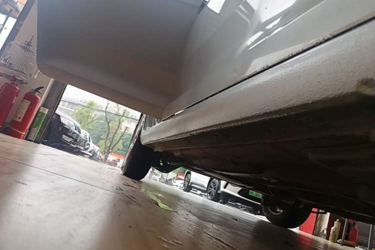 Used Volkswagen Santana 2015 1.6L Manual Comfort Edition Right Side Sill