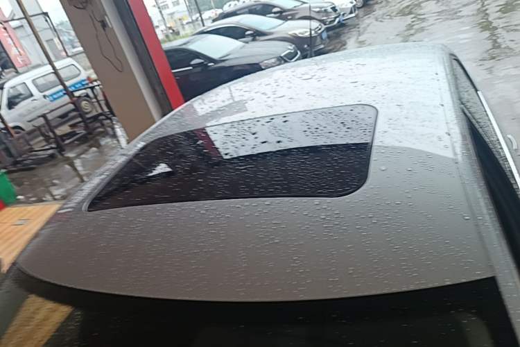 Used Volkswagen Santana 2015 1.6L Manual Comfort Edition Roof