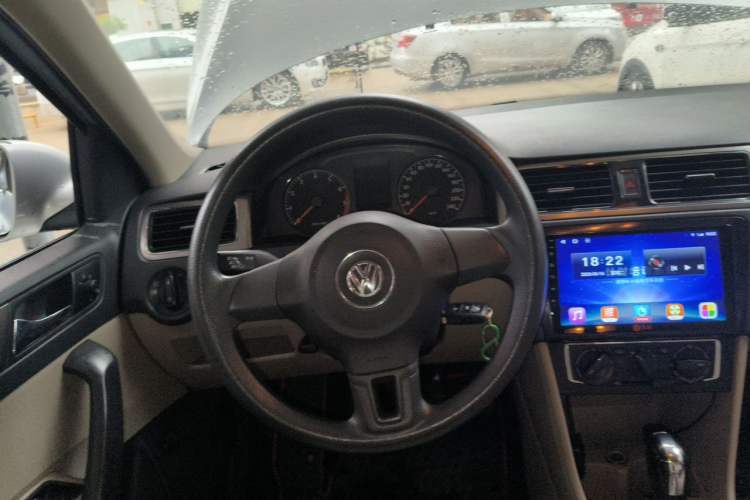 Used Volkswagen Santana 2015 1.6L Automatic Comfort Edition Steering Wheel
