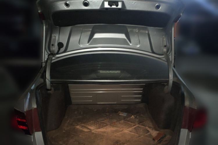 Used Volkswagen Santana 2015 1.6L Manual Comfort Edition Trunk
