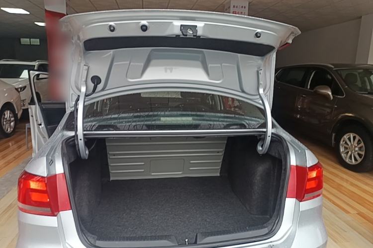 Used Volkswagen Santana 2015 1.6L Manual Comfort Edition Trunk