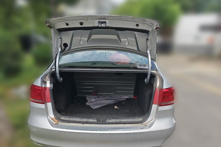 Used Volkswagen Santana 2015 1.6L Manual Comfort Edition Trunk