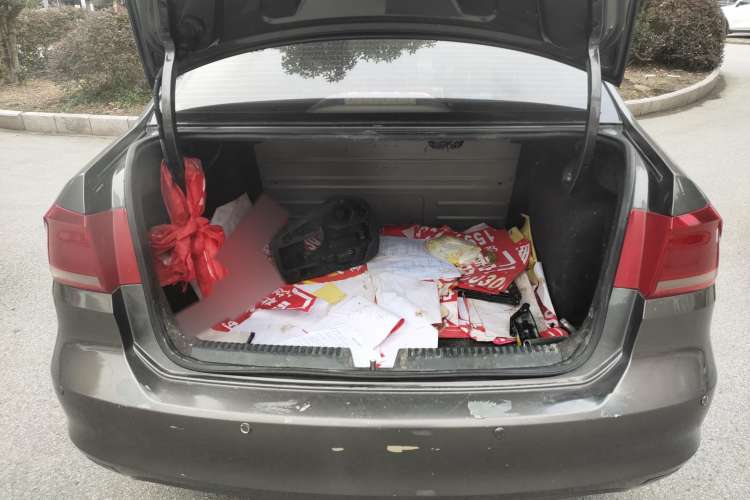 Used Volkswagen Santana 2015 1.6L Manual Fashion Edition Trunk