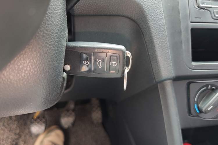 Used Volkswagen Santana 2015 1.4L Manual Fashion Edition Vehicle Key