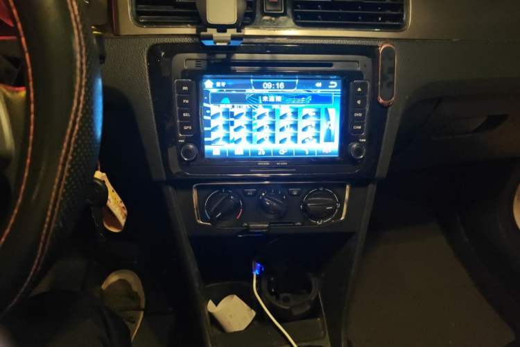 Used Volkswagen Santana 2015 1.6L Manual Comfort Edition Audio And AC Panel