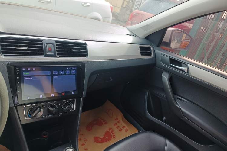 Used Volkswagen Santana 2015 Haval H9 1.6L Manual Comfort Edition Audio And AC Panel