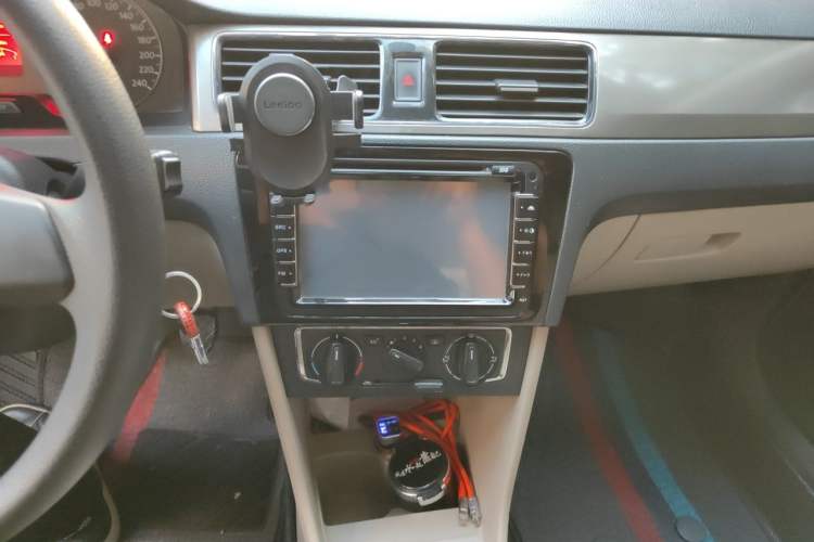 Used Volkswagen Santana 2015 1.6L Manual Comfort Edition Audio And AC Panel