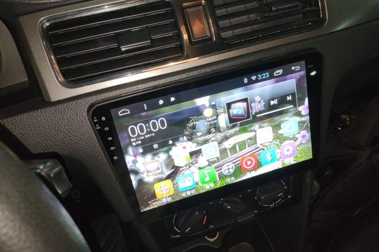 Used Volkswagen Santana 2015 1.6L Automatic Comfort Edition Audio And AC Panel
