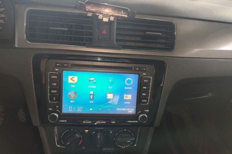 Used Volkswagen Santana 2015 1.6L Manual Comfort Edition Audio And AC Panel