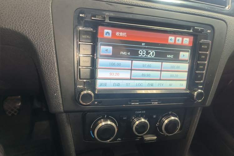 Used Volkswagen Santana 2015 1.4L Manual Fashion Edition Audio And AC Panel