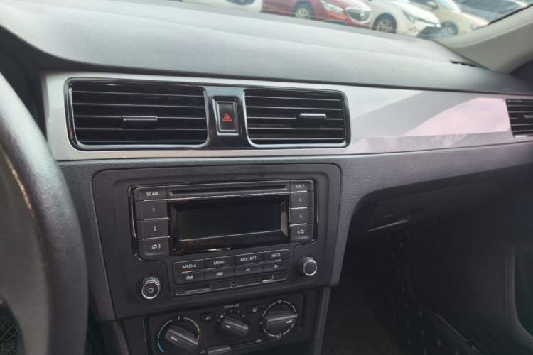 Used Volkswagen Santana 2015 Haval H6 1.6L Automatic Luxury Model Audio And AC Panel