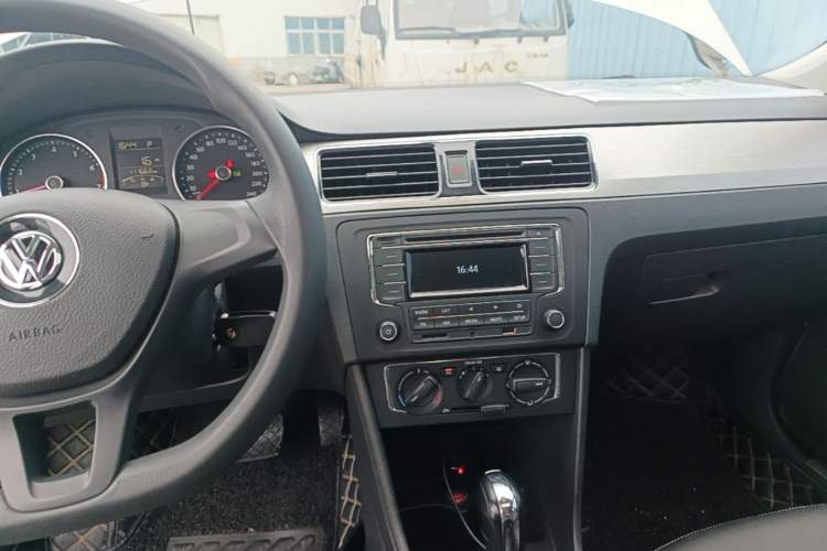 Used Volkswagen Santana 2015 Haval H6 1.6L Automatic Comfort Model Audio And AC Panel