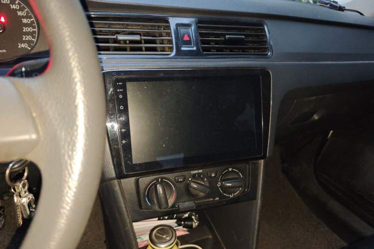 Used Volkswagen Santana 2015 1.6L Manual Fashion Edition Audio And AC Panel