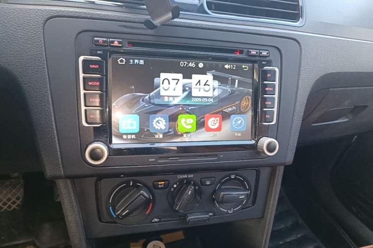 Used Volkswagen Santana 2015 1.6L Automatic Fashion Edition Audio And AC Panel