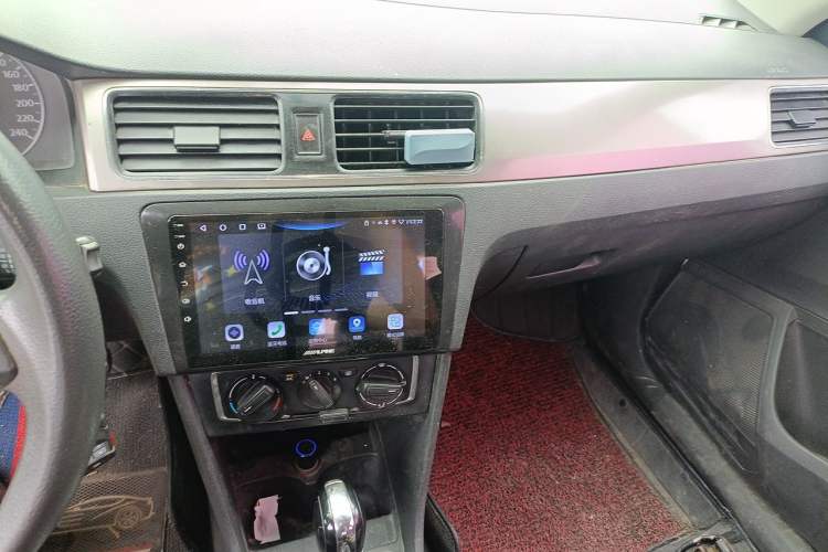 Used Volkswagen Santana 2015 1.6L Automatic Comfort Edition Audio And AC Panel