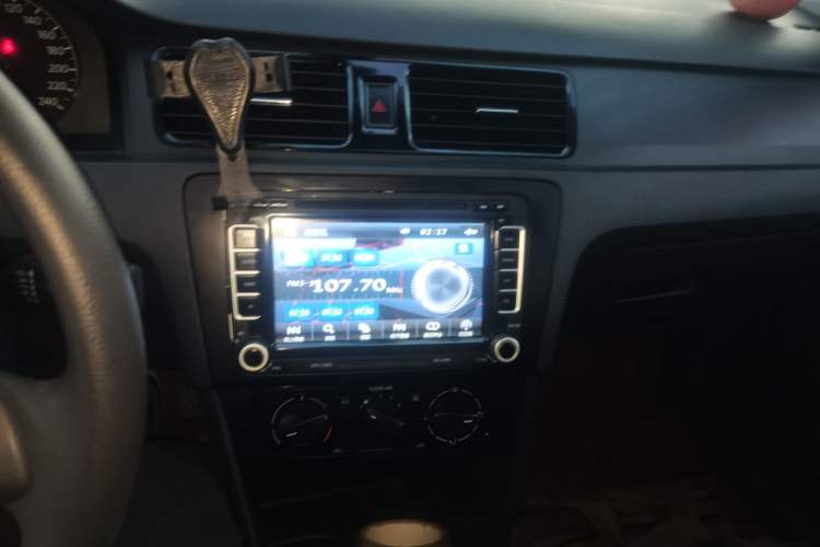 Used Volkswagen Santana 2015 1.6L Manual Fashion Edition Audio And AC Panel
