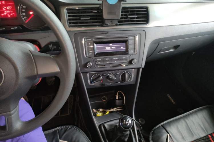 Used Volkswagen Santana 2015 1.6L Manual Comfort Edition Audio And AC Panel