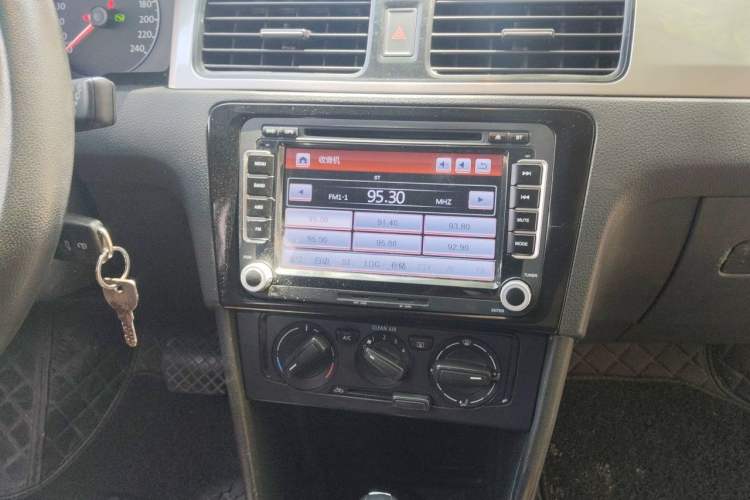 Used Volkswagen Santana 2015 Haval H6 1.6L Automatic Luxury Model Audio And AC Panel