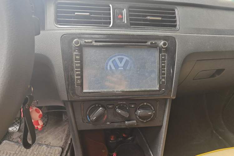 Used Volkswagen Santana 2015 1.4L Manual Fashion Edition Audio And AC Panel