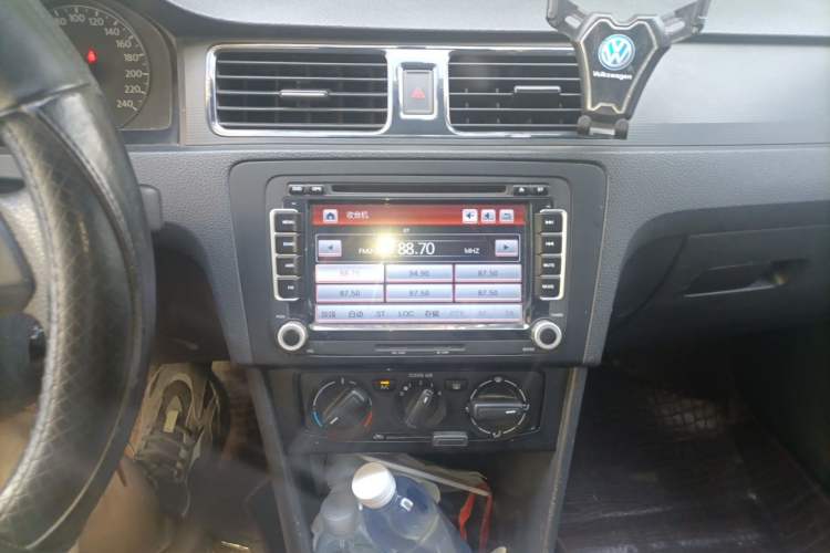 Used Volkswagen Santana 2015 1.6L Manual Fashion Edition Audio And AC Panel