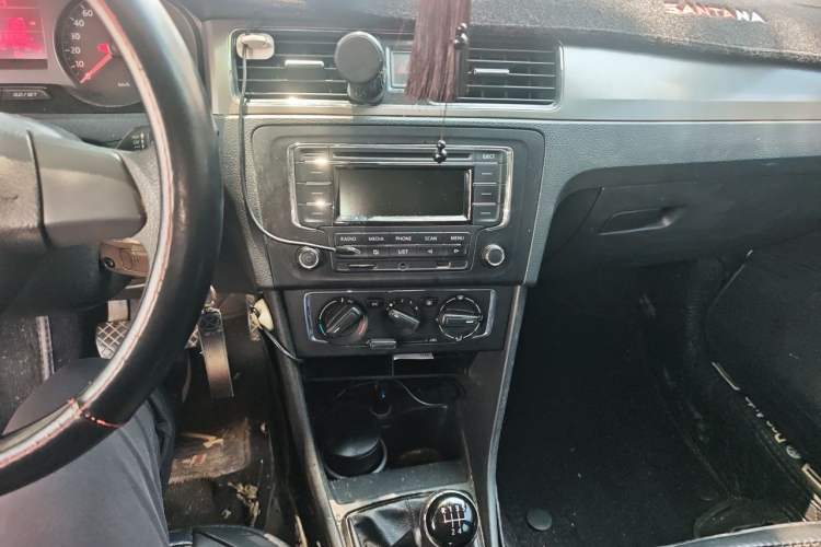 Used Volkswagen Santana 2015 1.6L Manual Comfort Edition Audio And AC Panel