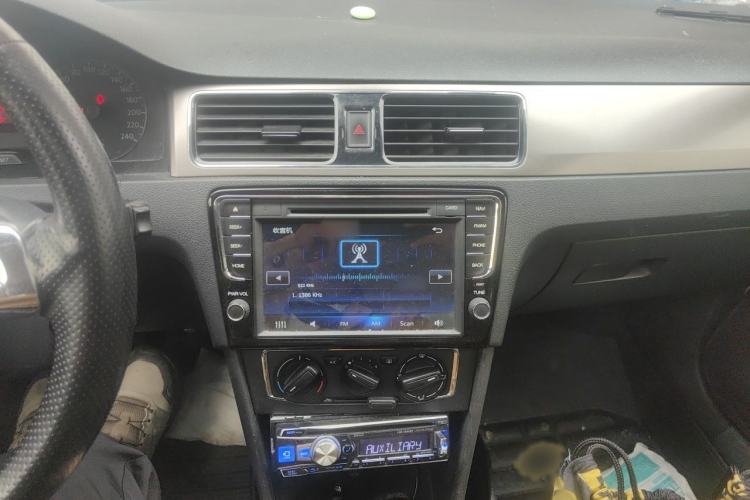 Used Volkswagen Santana 2015 1.6L Manual Comfort Edition Audio And AC Panel