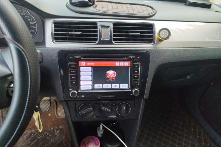 Used Volkswagen Santana 2015 HaoNa 1.6L Manual Fashion Edition Audio And AC Panel