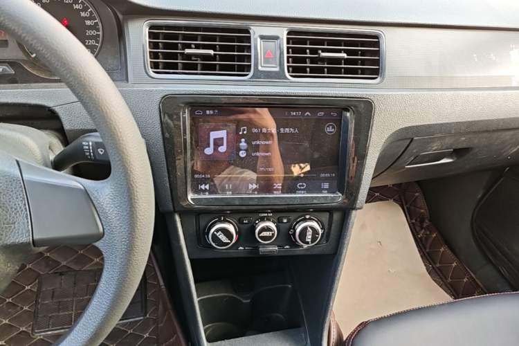 Used Volkswagen Santana 2015 1.4L Manual Fashion Edition Audio And AC Panel