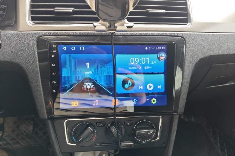 Used Volkswagen Santana 2015 1.4L Manual Comfort Edition Audio And AC Panel