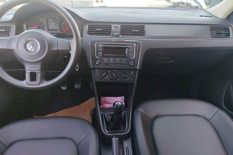 Used Volkswagen Santana 2015 1.6L Manual Fashion Edition Audio And AC Panel