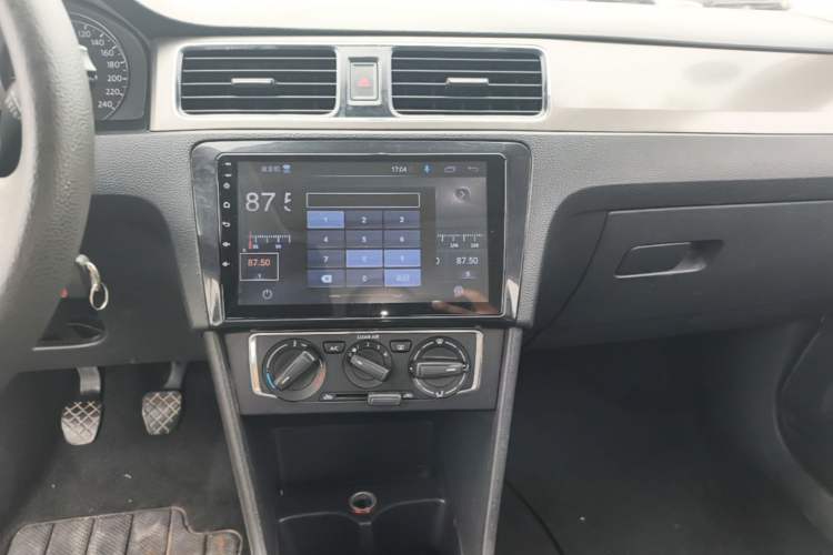 Used Volkswagen Santana 2015 1.6L Manual Comfort Edition Audio And AC Panel