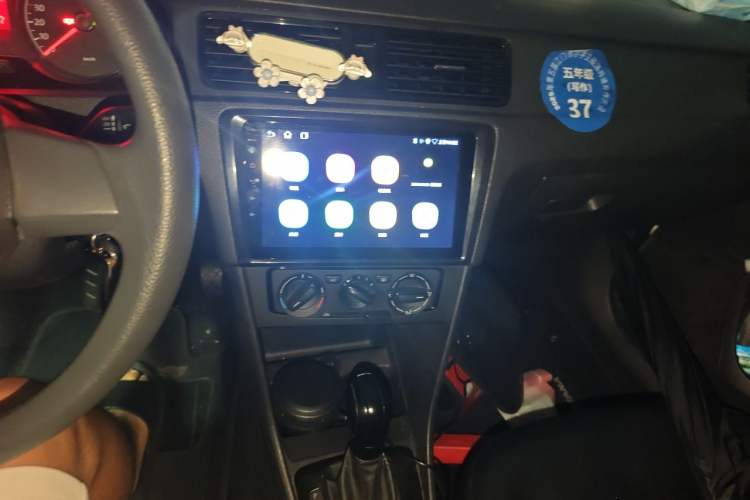 Used Volkswagen Santana 2015 1.6L Automatic Fashion Edition Audio And AC Panel