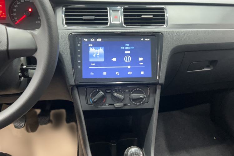 Used Volkswagen Santana 2015 1.4L Manual Fashion Edition Audio And AC Panel
