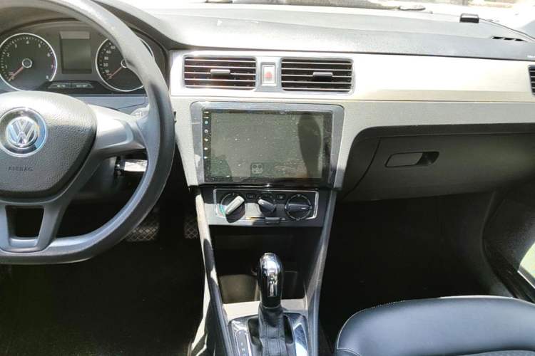 Used Volkswagen Santana 2015 Haval H6 1.6L Automatic Comfort Model Audio And AC Panel