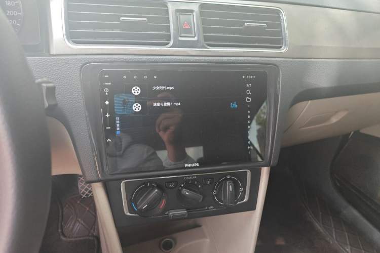 Used Volkswagen Santana 2015 1.6L Manual Comfort Edition Audio And AC Panel