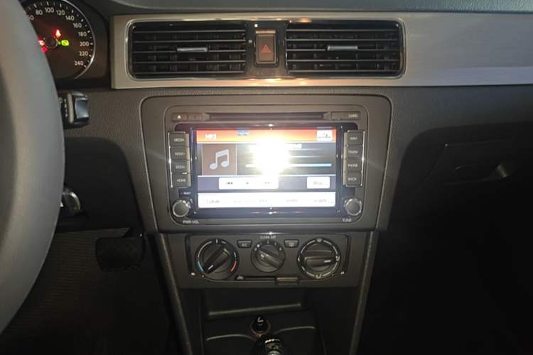 Used Volkswagen Santana 2015 Haval H6 1.6L Automatic Comfort Model Audio And AC Panel