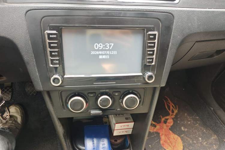Used Volkswagen Santana 2015 1.4L Manual Fashion Edition Audio And AC Panel