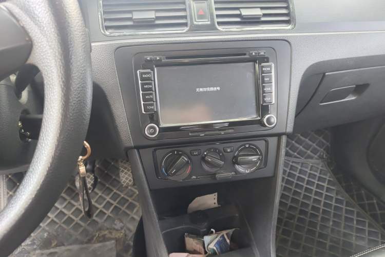 Used Volkswagen Santana 2015 1.4L Manual Fashion Edition Audio And AC Panel