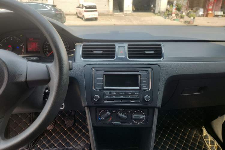 Used Volkswagen Santana 2015 1.4L Manual Fashion Edition Audio And AC Panel