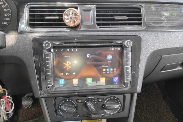 Used Volkswagen Santana 2015 1.6L Manual Fashion Edition Audio And AC Panel