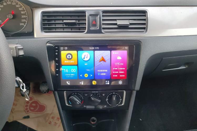 Used Volkswagen Santana 2015 1.6L Manual Comfort Edition Audio And AC Panel