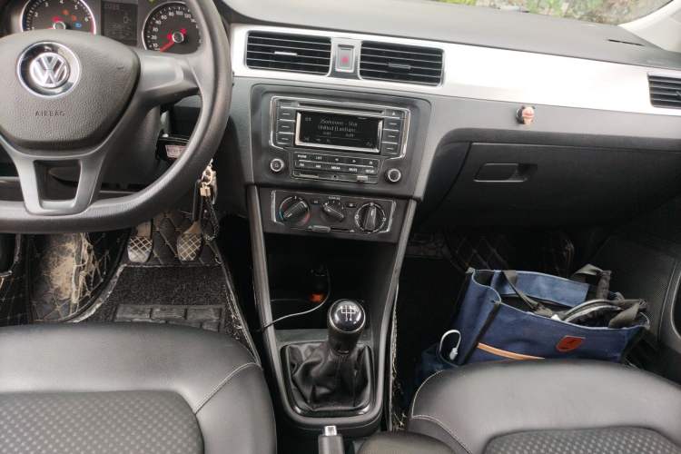 Used Volkswagen Santana 2015 Haval H9 1.6L Manual Comfort Edition Audio And AC Panel