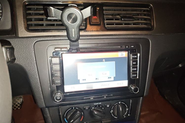 Used Volkswagen Santana 2015 1.6L Manual Comfort Edition Audio And AC Panel