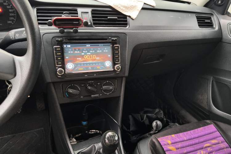 Used Volkswagen Santana 2015 1.4L Manual Fashion Edition Audio And AC Panel