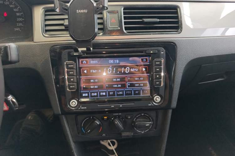 Used Volkswagen Santana 2015 Haval H6 1.6L Automatic Luxury Model Audio And AC Panel